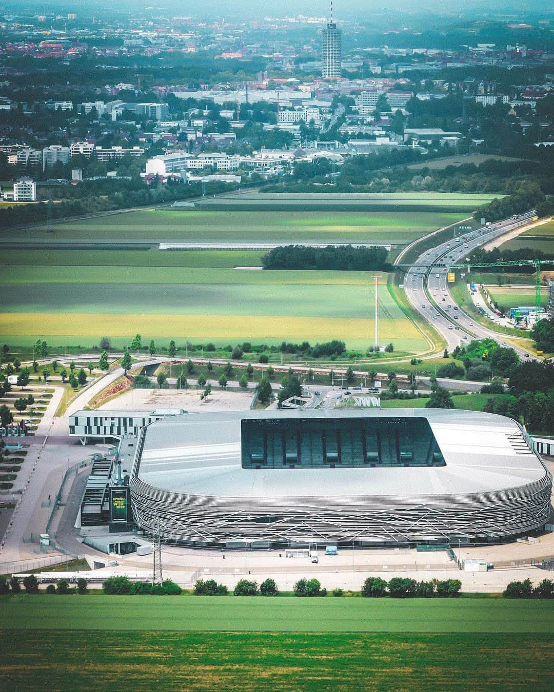 FCアウクスブルクさんのインスタグラム写真 - (FCアウクスブルクInstagram)「Unser Wohnzimmer, unsere Stadt! ❤️💚🤍 #FCA #FCA1907 #fcaugsburg」7月12日 18時02分 - fcaugsburg1907