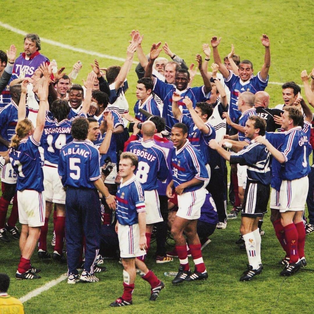 のインスタグラム：「22 years ago... ⭐️🇫🇷 @equipedefrance #somanylegendsIcantcount」