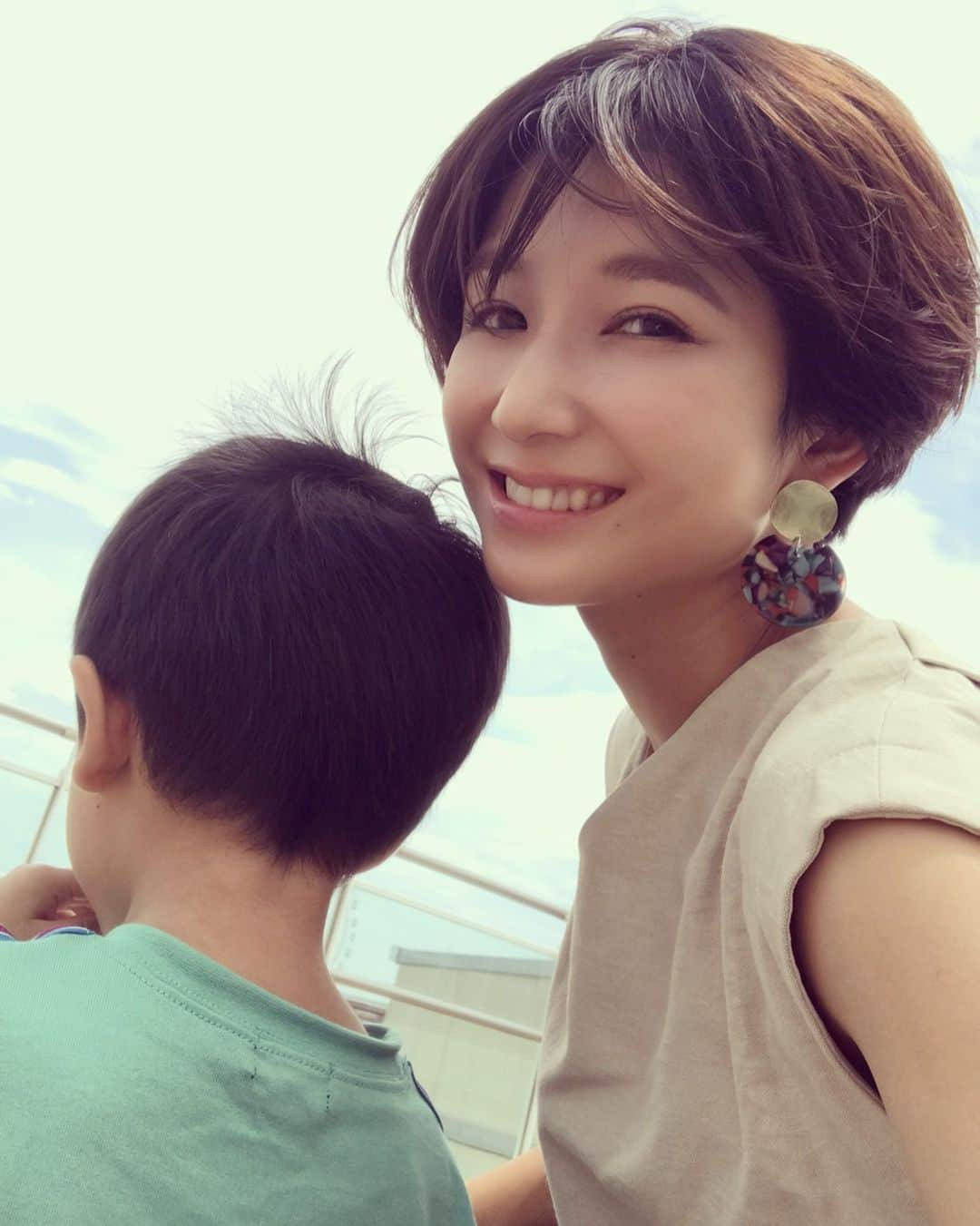 小西ゆりなさんのインスタグラム写真 - (小西ゆりなInstagram)「とてつもなく強風でも、すぐ元通りな楽ちんhair💇‍♀️✨ #小西ゆりな #男の子ママ #ショートヘア #楽ちんヘア #houle #表参道 #ショートカット #前田賢太」7月12日 18時06分 - yurina_konishi