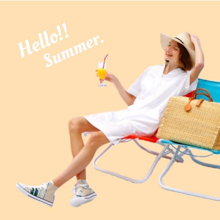 のインスタグラム：「Hello!! Mrs.Summer♡ 久々にすっきりと晴れた日曜日🌞そろそろ梅雨明けも間近かな？ . ここ最近の夏は異様な暑さで気持ちが滅入ることもあるけれど。。。 キラキラまぶしいこれからの季節を今年も思いっ切り楽しみたい！ 大人になっても、夏はやっぱり特別だ♡ . ・・・・・・・・・・・・・・・・・・・・・・・・・・  #cluel #クルーエル #cluelmagazine #クルーエル女子 #fashion #ファッション好き #ファッション雑誌 #おしゃれ #グッドガール #夏が好き #白シャツ #シャツワンピース #スニーカー #ストローハット #カゴバッグ #ビーチ #converse  こちらのアカウントもフォローしてね！ @cluel_homme @navys_magazine」