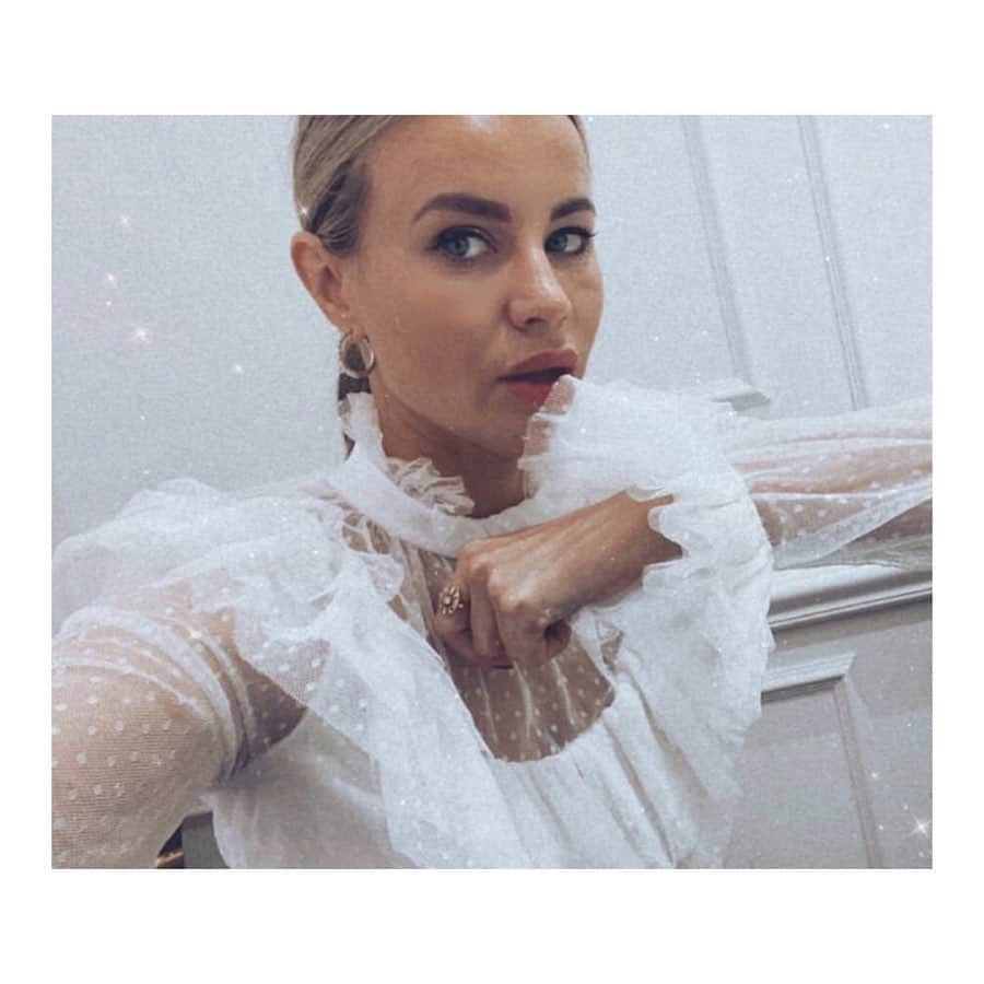 ココリボンさんのインスタグラム写真 - (ココリボンInstagram)「WINTER WHITE 🦢 @alinaskyofdiamonds wearing it her way with @houseofkdor jewels. #cocoribbon #houseofkdor #whitelaceluxe」7月12日 18時23分 - cocoribbon_official