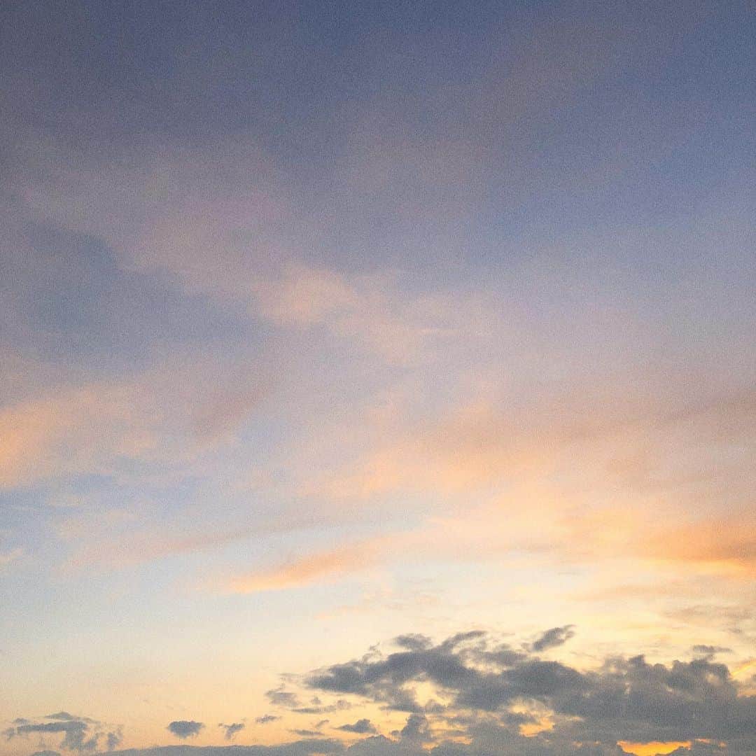宮坂灯里さんのインスタグラム写真 - (宮坂灯里Instagram)「きれい。 #空 #夕日 #すき #オレンジ #ご褒美 #sky #sunset #beautiful #天空 #夕陽 #美麗 #風景」7月12日 18時24分 - m.akari27