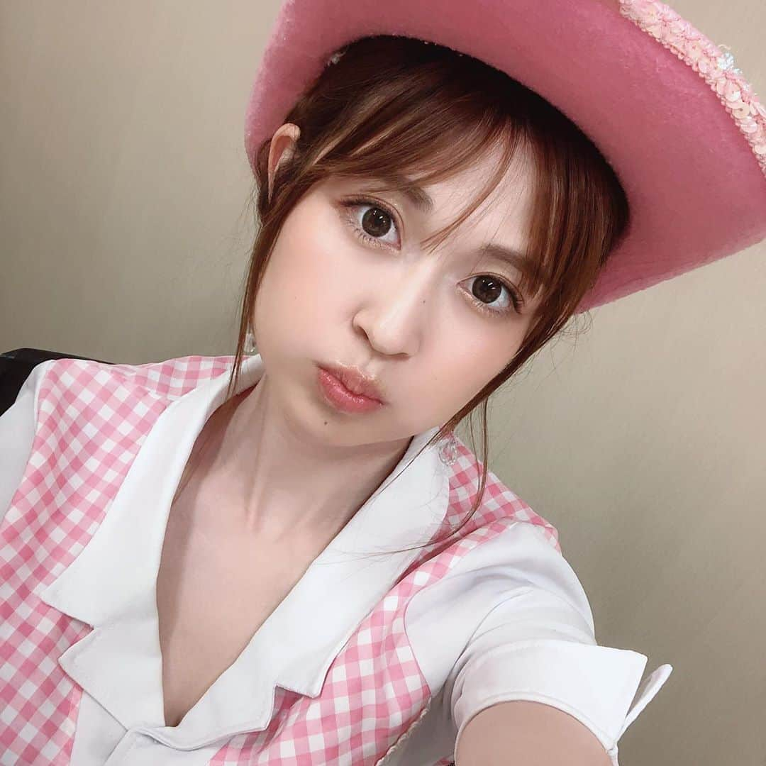 桐谷流華さんのインスタグラム写真 - (桐谷流華Instagram)「ピンク🎀💕💓💗🏇 ﻿ ﻿ BIGOLIVE配信✨来てくれた皆さんありがとうございました🍀( *´꒳`* ) ﻿ ﻿ 今日はちょっとしか配信できずごめんね💦 ﻿ ﻿ ﻿ BIGO ID：411224753 ﻿ ﻿ BIGOLIVEをダウンロード▶️フォロー▶️通知オン ﻿ ﻿ で、私が配信始めると通知が届くよ🔔❤ ﻿ ﻿ 今日は暑い！！ので熱中症対策してね😵💫🌞✨ ﻿ ﻿ #モデル #model #桐谷流華 #rukakiritani #写真好きな人と繋がりたい #bigolive #ライブ配信 #ライバー #初見さん大歓迎  #イベント #応援お願いします  #美容好きな人と繋がりたい #コスプレ #ピンク #テンガロンハット #ピンク好き ﻿ ﻿ ﻿ ﻿」7月12日 18時41分 - rukakiritani