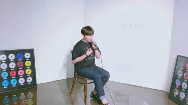 Urban Zakapaのインスタグラム：「Repost @urbankwon  --- 윤하 - 우산, 비가 내리는 날에는, 소나기 🌧 cover by KWON SOON IL 권순일 of 어반자카파 ⠀ 제 YouTube 채널 ‘UrbanKwon’ 이번 커버는 비와 관련된 좋은 노래가 참 많은 아티스트이죠. 윤하의 ‘우산’ ‘비가 내리는 날에는’ ‘소나기’ 입니다.  이번 영상에는 깜짝 게스트도 함께해주셨습니다. @younha_holic  즐겁게 감상해 주세요 ☔️ ⠀ ▶️깜짝 게스트의 출연이 궁금하시다면, 인스타 프로필 링크 타고 오시거나, 제 YouTube 채널 ‘UrbanKwon’ Youtube.com/c/UrbanKwon 에서 풀버젼을 보실 수 있습니다. ⠀ ▶️Check out my cover of ‘YOUNHA Medley’ on my YouTube ‘UrbanKwon’ ⠀ #윤하 #우산 #소나기 #비가내리는날에는#YOUNHA #Cover #커버 #커버곡 #KWONSOONIL #UrbanZakapa #Kpop  #권순일 #어반자카파 #어반자카파권순일 #UrbanKwon #Youtube #유투브 #유튜브 ⠀ ⠀」