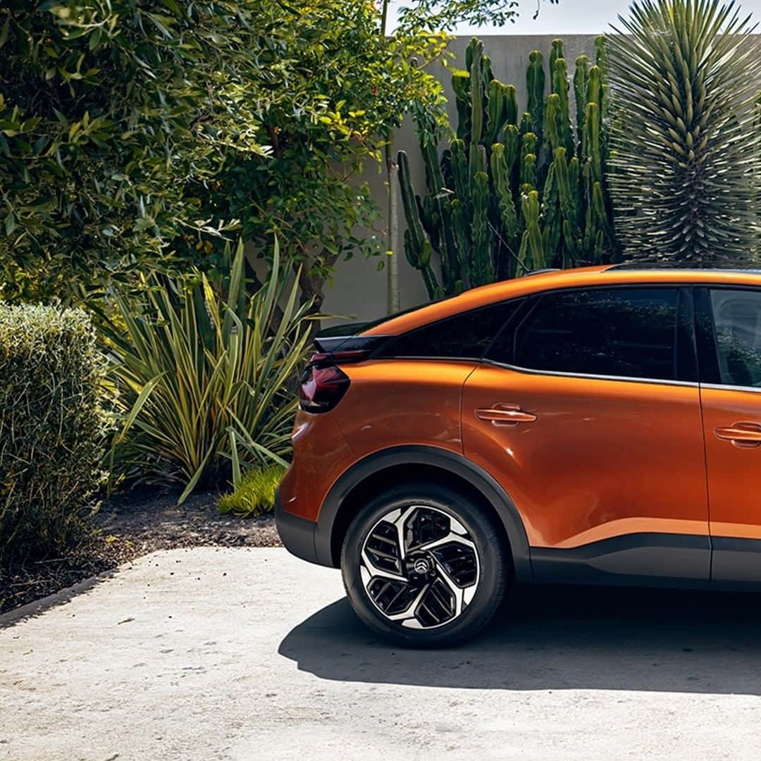 Citroënのインスタグラム：「Open the way! Just like New Citroën C4 and its unique design, you will never go unnoticed! Also available in 100% ëlectric. #New #Citroen #Car #Orange #Comfort #Elegance #Design #Fashion #Light #Style #Instacar #Carsofinstagram #Auto」