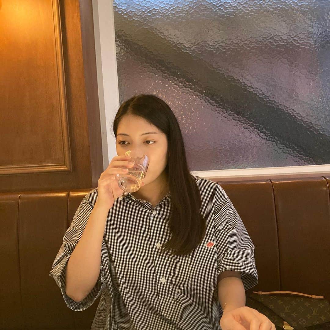 アン・スンファンのインスタグラム：「아직도 나는 식후 자리를 뜰 때 혼난다 #틴트 바르는 시간」