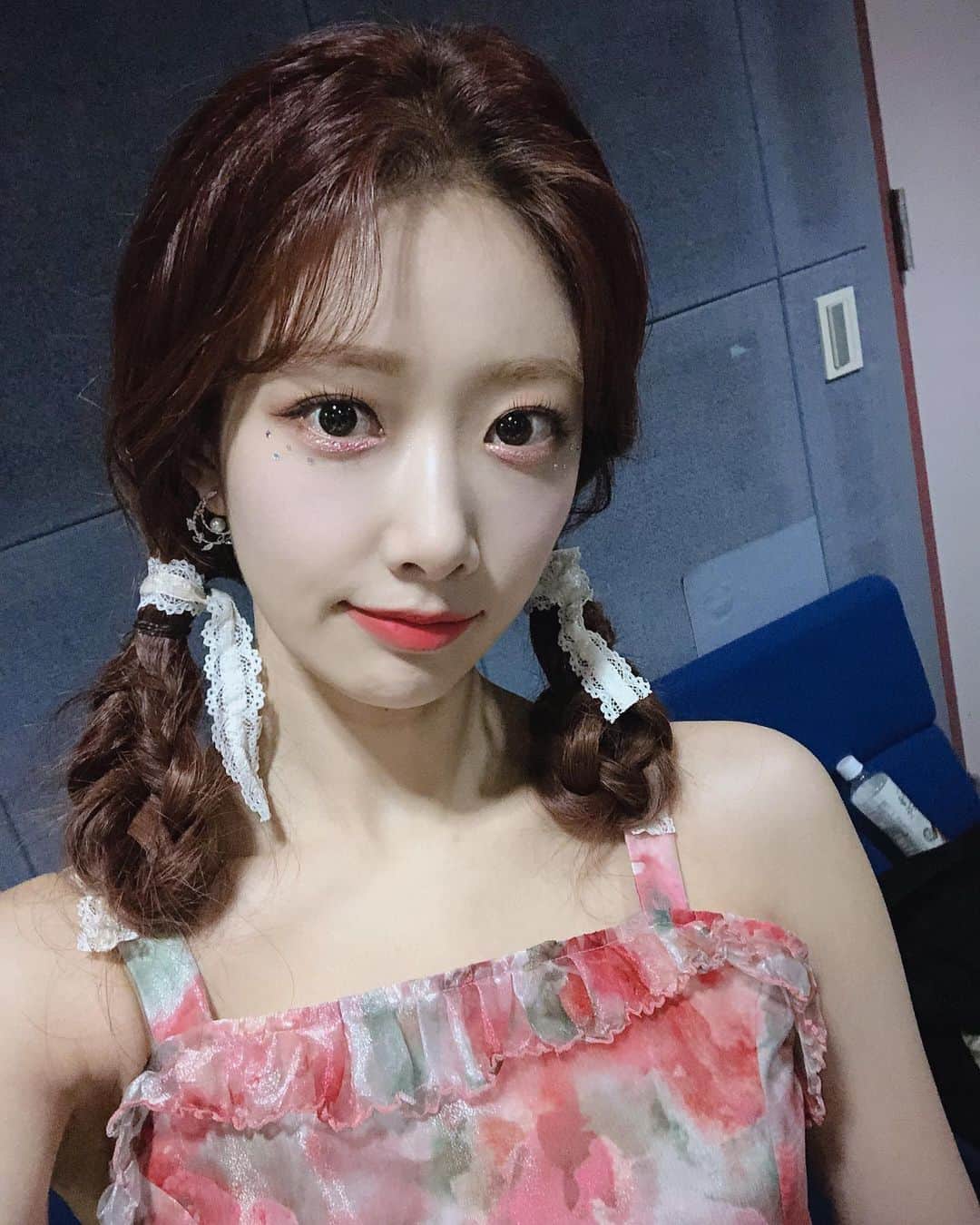 DIAのインスタグラム：「⠀ [ #유니스 ] ⠀ 막방이 끝났다! 모두 고생 많았어요 응원 많이 해주셔서 감사합니다❤️❤️ 활동은 끝났지만 앞으로도 쭉 감싸주세요🥰 ⠀ #다이아 #DIA #EUNICE #Flower_4_Seasons #감싸줄게요 #Hug_U」