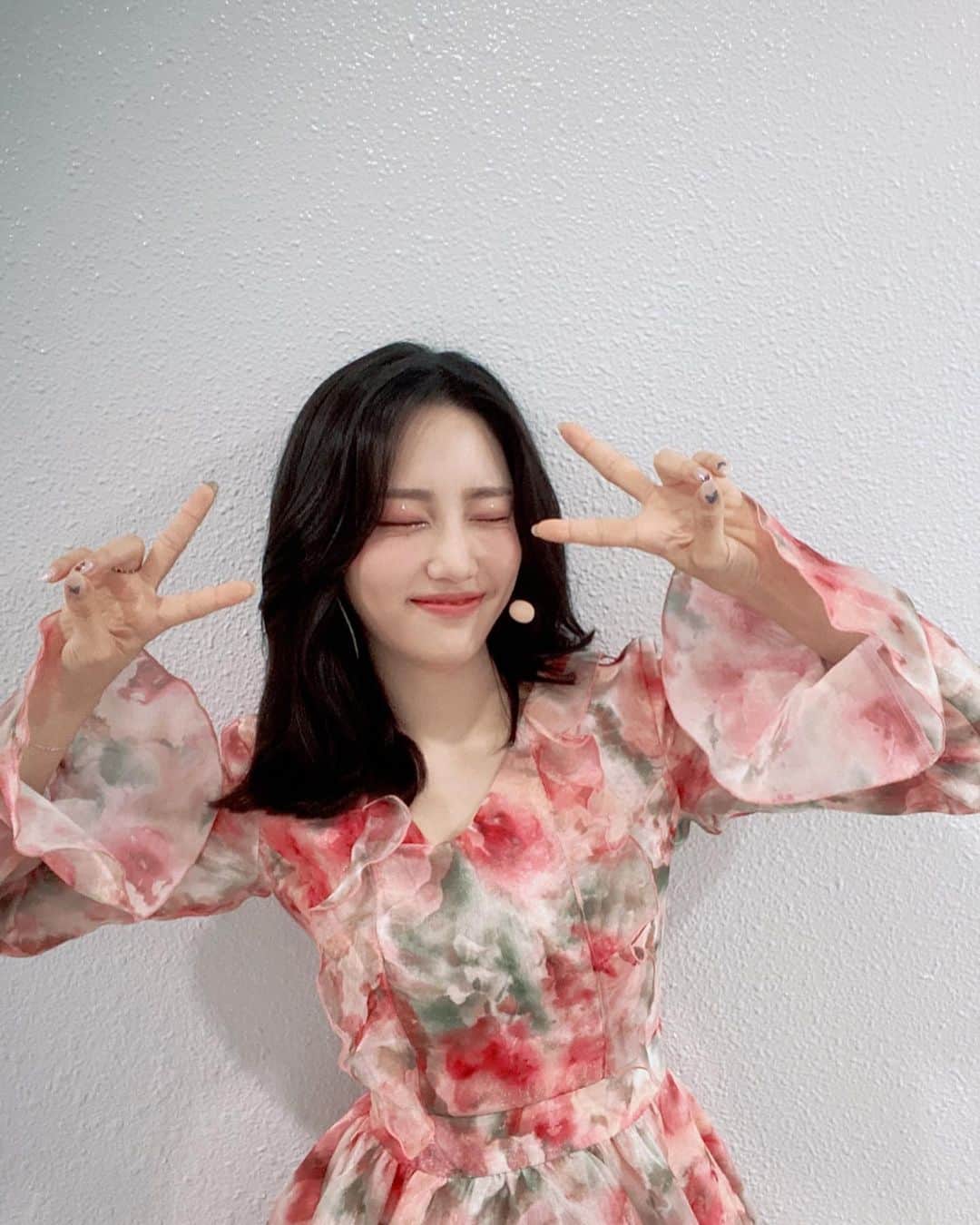 DIAのインスタグラム：「⠀ [ #주은 ] ⠀ 에이드 오늘 막방까지 완료했는데 5주간 너무 너무 고생많았고 고마웠어요💝 무대 할 때 에이드가 없어서 너무 아쉬웠지만..ㅠㅠㅠ 우리 곧 또 만나요!!!!!💝💝 ⠀ #다이아 #DIA #JUEUN #Flower_4_Seasons #감싸줄게요 #Hug_U」