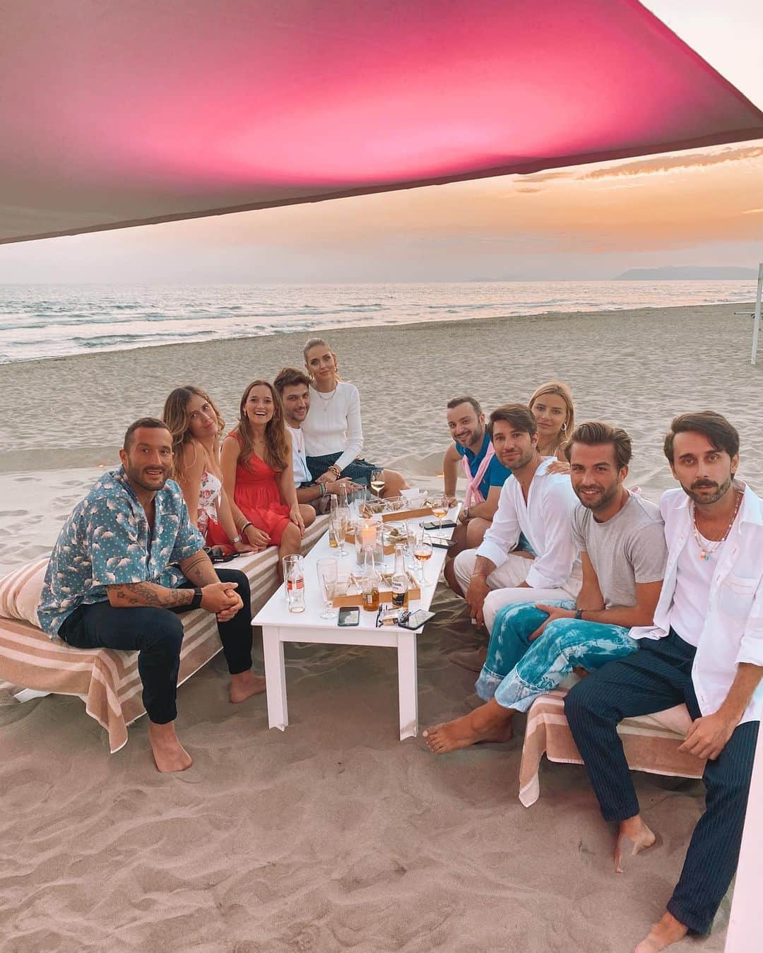 キアラ・フェラーニさんのインスタグラム写真 - (キアラ・フェラーニInstagram)「Last night ❤️ Thank you @augustushotelresort for an epic dinner on the beach 🙏🏻 #supplied」7月12日 19時01分 - chiaraferragni