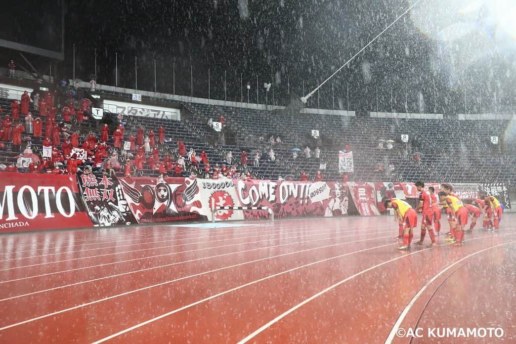 石川啓人さんのインスタグラム写真 - (石川啓人Instagram)「. vsC大阪u23 開幕3連勝  雨の中応援ありがとうございました。 次の試合も勝てるように準備します。  まだ大変な状況は続きますが共に乗り越えましょう。  vs C-Osaka U-23  3 consecutive wins  Thank you for your support in the heavy rain.  We will prepare well for the next game.  We face tough days but let's overcome it together.  #ロアッソ熊本 #3連勝 #共に乗り越えましょう #感謝」7月12日 19時04分 - hiroto_28