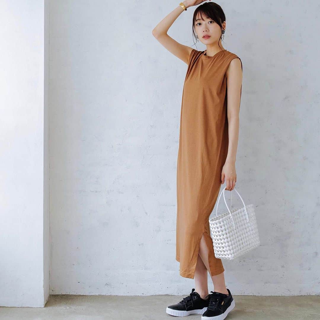 TIENS ecouteのインスタグラム：「【New Arrival】﻿ ﻿ シルケット加工がされた滑らかな素材のカットワンピース。﻿ ﻿ サイドにスリットが入ってるのでボトムスとのレイヤードがし易く肩のタックが立体感を出してくれます。﻿ ﻿ 暑い夏を快適に過ごせるアイテムです❤︎﻿ ﻿ One-piece ¥5,900+tax」