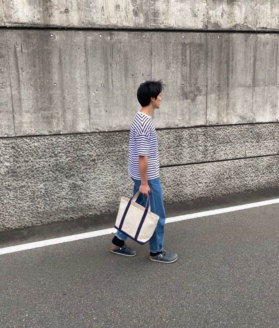 川口太一さんのインスタグラム写真 - (川口太一Instagram)「買い物時はバッグが必要不可欠ですね。 #traditionalweatherwear #gourmetjeans #birkenstock #mhl #llbean」7月12日 19時22分 - k.taichi20