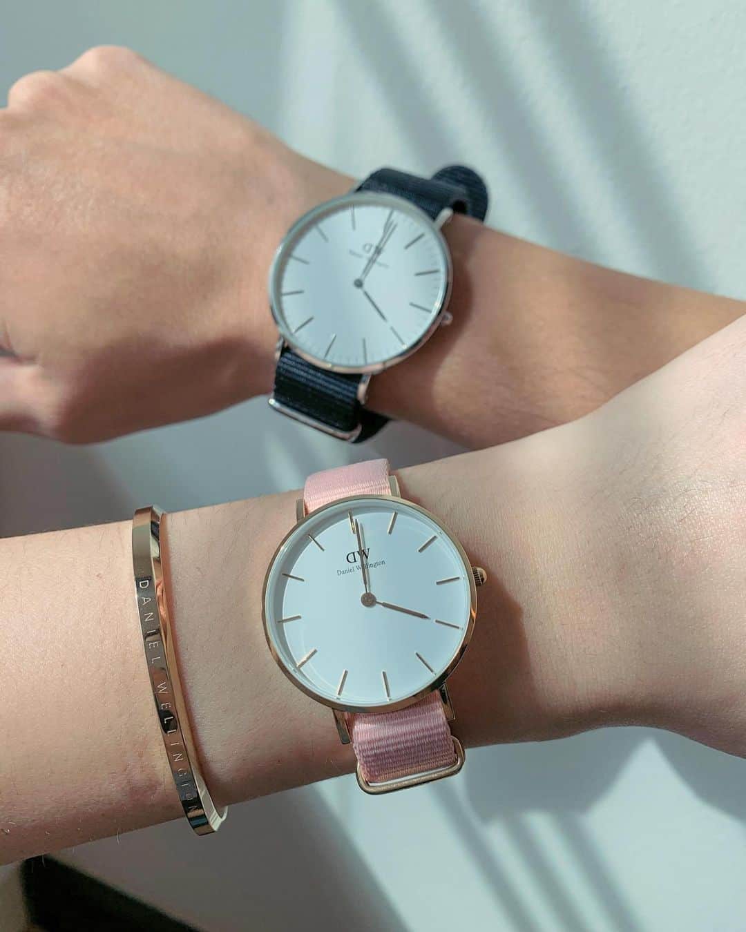 STEPHY YIWENさんのインスタグラム写真 - (STEPHY YIWENInstagram)「美好的星期天 💕 一起戴上了最愛的手錶 @danielwellington 我配戴的是他们家超级少女的 全新櫻花粉色織紋Rosewater手錶！ 從現在一直到到23rd July 2020 在官網和新加坡馬來西亞的門市 購買任何可以換錶帶的手錶 都可以多得到一個Free Strap ！ 另外，使用我的優惠碼 ［StephyDW］  額外還有15%折扣哦🖤 . . #DanielWellington #DWinMY #DWMalaysia #AlenStephy www.danielwellington.com」7月12日 19時40分 - stephyyiwen