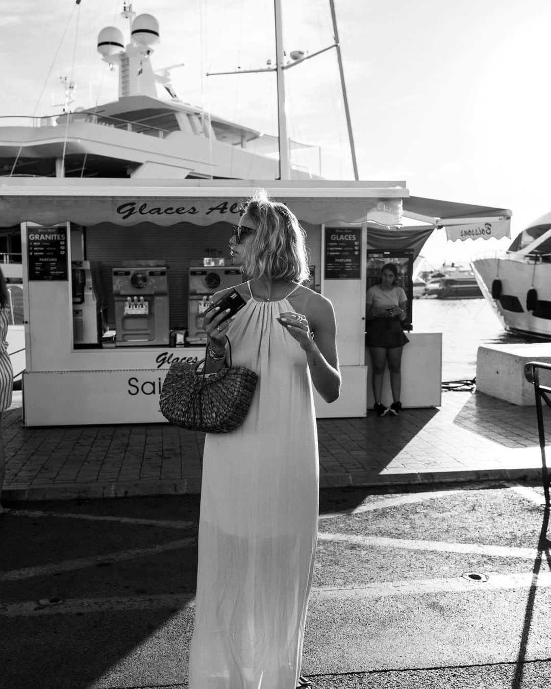 NICOLAS SIMOESのインスタグラム：「Streets of Saint Tropez. Full of colours, art and history 💛」