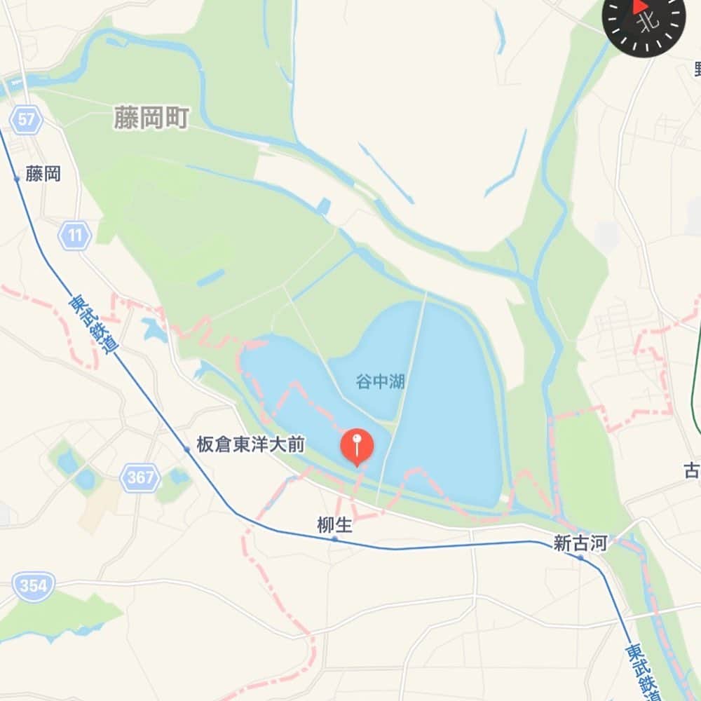 市川ヒロシさんのインスタグラム写真 - (市川ヒロシInstagram)「天気が良かったので、 Googleマップで なんとなく「湖が綺麗そーだなー」という理由で、適当に場所選んでそのままドライブ。  で、その湖まで行ってみたら、なんと偶然前から行ってみたかった三県境がすぐ近くにあった！  日本では40箇所くらい三県境があるが、平地にあるのは珍しいらしい。  良いもの見れた〜！  ちなみに湖は車で入れず、 暑過ぎたので、チラ見で帰宅。  #ドライブ　#三県境」7月12日 19時59分 - ichikawa.hiroshi