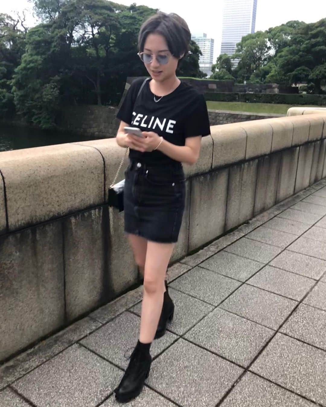 伊東楓 伊東楓さんのインスタグラム写真 - (伊東楓Instagram)「親友が 久しぶりに写真を撮ってくれたんだけど その9割が変顔、おちゃらけで。  しかも写真なのに私動いちゃうから 大体ぶれていた。ぎゃー笑笑 #この日浜離宮は営業時間終わってた無念」7月12日 19時56分 -  kaede_ito004