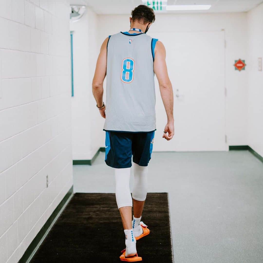 ダニーロ・ガリナリのインスタグラム：「😎Heading back to the floor. ⠀  🤣 Will I be able again to shoot the ball after all those months?  ⠀ #IntheBubble #Orlando #Wholenewgame」