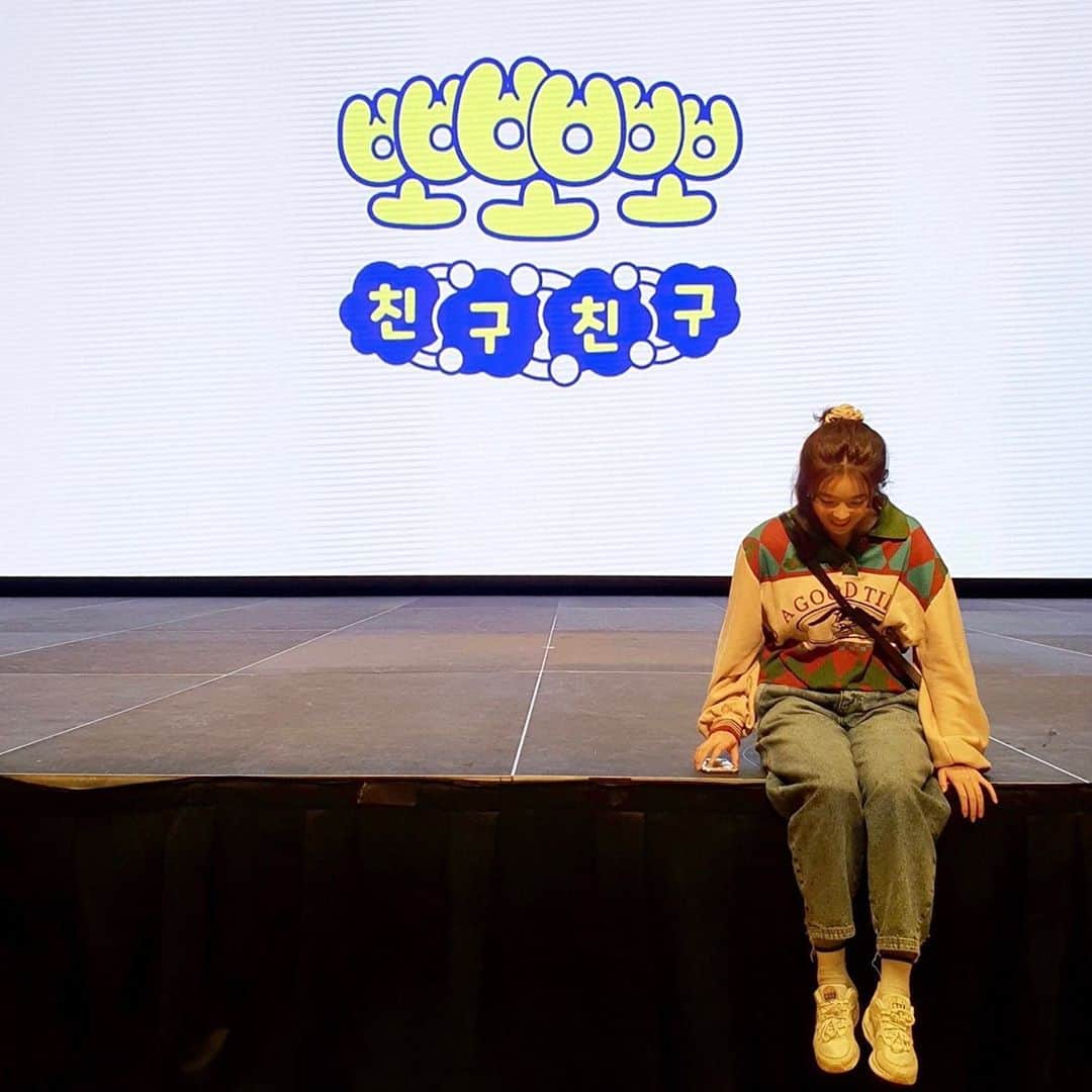 ソヨンのインスタグラム：「드디어 내일 첫 방송🌱 . . . 오후 12시 50분에 MBC에서 만나요!! 모두 뽀뽀뽀 랜드로 놀러 오세요~😉 #MBC #뽀뽀뽀 #뽀뽀뽀친구친구 #POPOPO #뽀미언니 #200713」
