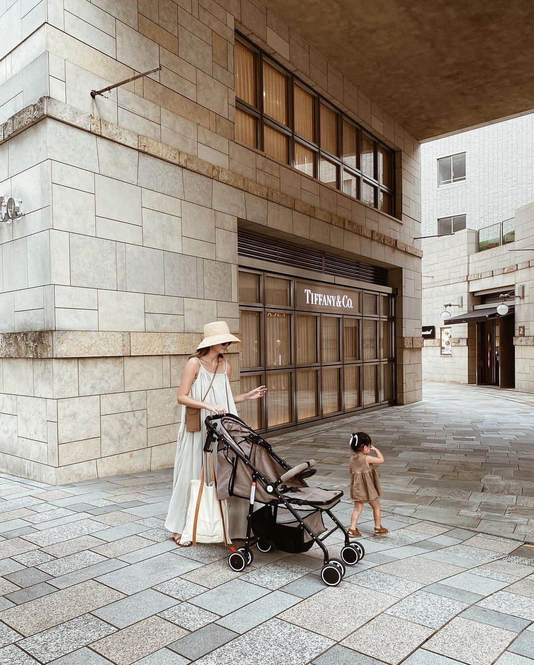 岡田美季さんのインスタグラム写真 - (岡田美季Instagram)「shopping day🌼 暑かった〜今日！！！ ベビーカー乗りたい歩きたい走りたい👧 大忙しだね😂🧡 #shopping #holiday #fashion #ootd #coordinate #onepiece #room306contemporary #女の子ママ」7月12日 20時03分 - mikiokada0225