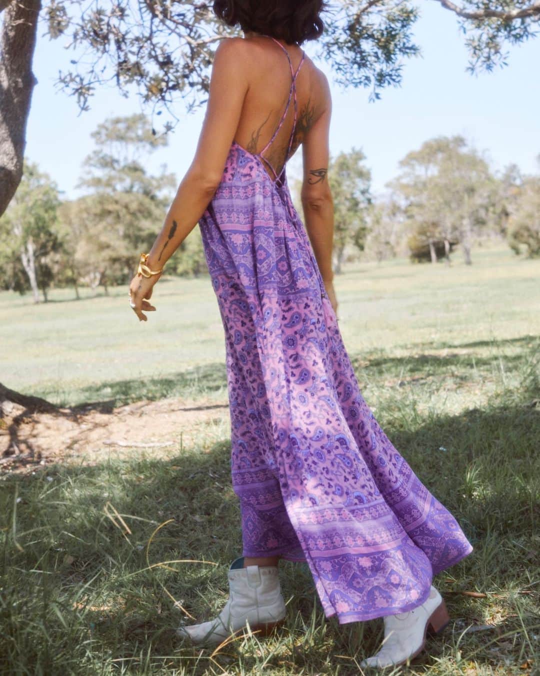 SPELLさんのインスタグラム写真 - (SPELLInstagram)「Dreamy back deets of our Journey Strappy Maxi 💜 created with organic cotton, floating on our beautiful @anita_ghise {still a few of these babies available, now on sale}」7月12日 20時04分 - spell
