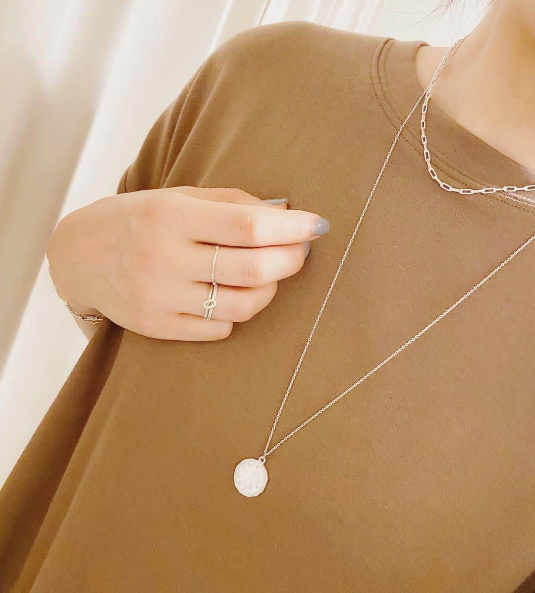 aiaiさんのインスタグラム写真 - (aiaiInstagram)「𝓬𝓸𝓸𝓻𝓭𝓲𝓷𝓪𝓽𝓮 Tシャツにジーンズのシンプルコーデ。  GUの神デニムの丈が短いのが気になって… 裾を自分でほどいてみたら好みの長さになりました  #ハイライズストレートジーンズ  コーデの詳細はブログに書いています  𖤐𖤐𖤐𖤐  #fashion#outfit#style#coordinate#instagood#ootd#pic#instapic#コーデ#コーディネート#スタイリング#プチプラコーデ#本日のコーデ#大人カジュアル#プチプラ  #カジュアル #夏コーデ #アラフォー #アラフォーコーデ #アラフォーファッション#ジーンズコーデ#gu #神デニム#tシャツ #tシャツコーデ  #ブラウンコーデ #サンダルコーデ」7月12日 20時15分 - saltaiai