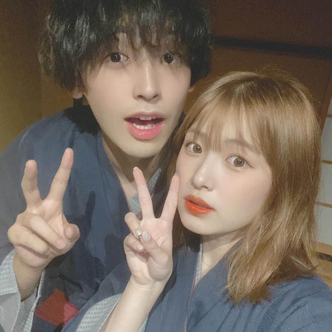 青木菜花のインスタグラム：「.﻿ .﻿ 今年の誕生日もとっても素敵な日にしてくれてありがとう😊❤️﻿ ﻿ どこに行くのか何にも知らなくて﻿ 朝起きたらお泊まりする準備してって言われて﻿ どこに行くのかわからずそのまま車で出発🚗﻿ ﻿ 着いたのは箱根の旅館でもうほんっとに凄く綺麗でもうめちゃめちゃテンションあがってました😂♨️笑﻿ ﻿ 露天風呂からみえる景色からご飯から何から何まで﻿ 最高すぎて﻿ ちょっと前にちょうど温泉でゆっくりしたい〜って﻿ 私が言ってて流石だなあって思った😂💓﻿ ﻿ 今年の誕生日はゆっくりできて何より﻿ 大好きな人にお祝いしてもらえて幸せです！！！﻿ 大好きだよかじ！！！！！！﻿ .﻿ . #なのかじ #箱根旅行 #mybirthday #バースデー旅行」