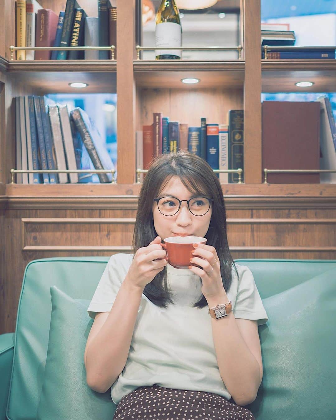 mikicoco00のインスタグラム：「* * 🤓☕️📚🥞 uniqlou  #クルーネックt  今年はlight green🍐 毎年新しい色を買い足すぐらい 使いやすい〜♡ * * * * * #ユニクロTシャツ部 #ユニT#uniqlou#lightgreen #uniqloginza2020SS #tシャツコーデ#pr」