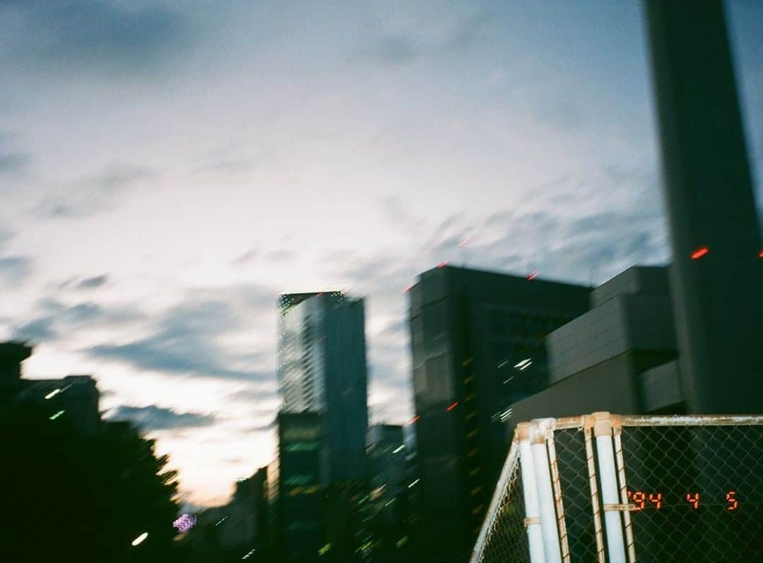 石田桃香さんのインスタグラム写真 - (石田桃香Instagram)「夏の匂いがした〜  #film #filmcamera #tokyo」7月12日 20時39分 - isd_momoka