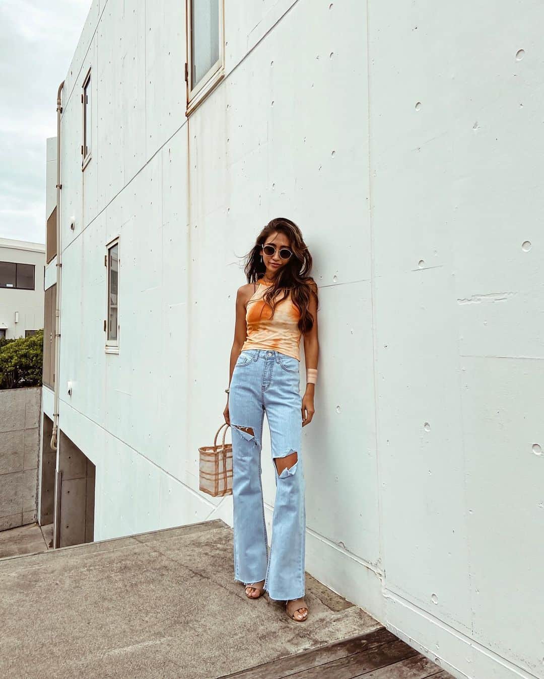 のインスタグラム：「夏はやっぱり夏らしいfashionがgood✌︎ 短い夏は派手にsexyに二度見させるくらい目立とうよ😳🧡 @esutoreja  All 7/15 20:00〜 🐚 #esutoreja  . #fashionista #outfit #fashion #code #snap #instafahion #fashiondaily #fashionoftheday #ootd #zara #hm #resort #urban #vintage #losangeles #california  #エストレジャ#denim#damagedenim#タイダイ」