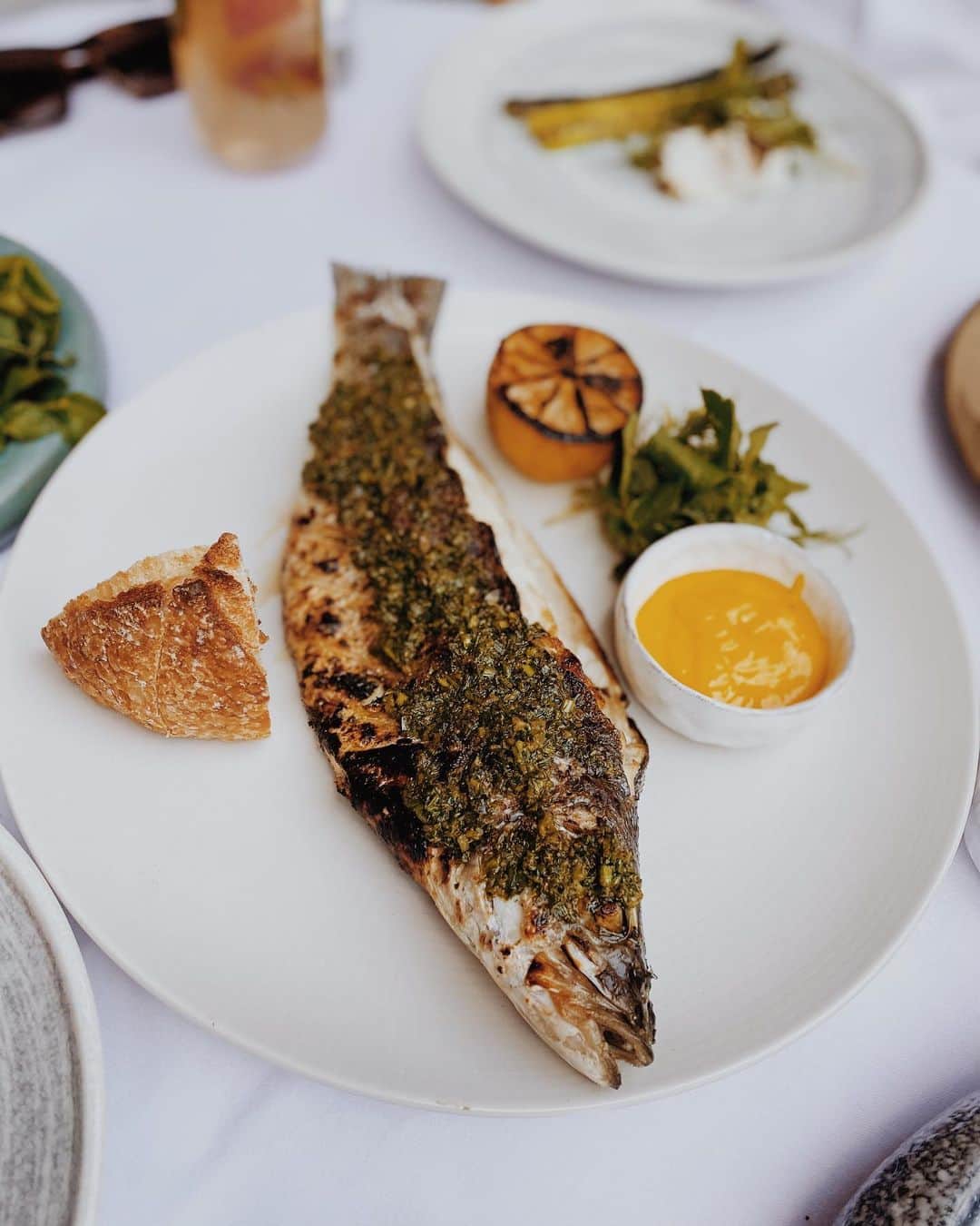 @LONDON | TAG #THISISLONDONさんのインスタグラム写真 - (@LONDON | TAG #THISISLONDONInstagram)「✨A magical garden dinner at @The_Berkeley in their gorgeous socially-distanced terrace! 🌳 @MrLondon & @Alice.Sampo shared whole sea bass 🐟, tender stem broccoli 🥦 and corn 🌽, charred prawns 🍤 (UNREAL), asparagus with ricotta + honey 🍯 , grilled courgette & padrons + perfect martini 🍸 and a summer sherry fizz 🍹 !! (And we might have sneaked a limoncello 🍋 at the end! 😜🙌🏼) Add it to your list!! 👌🏼👌🏼 _____________________________________ #londonfoodies #foodiesoflondon #londonfood #londonfoodie #knightsbridge #theberkeley #thisislondon #lovelondon #london #londra #londonlife #londres #uk #visitlondon #british #🇬🇧」7月12日 20時46分 - london