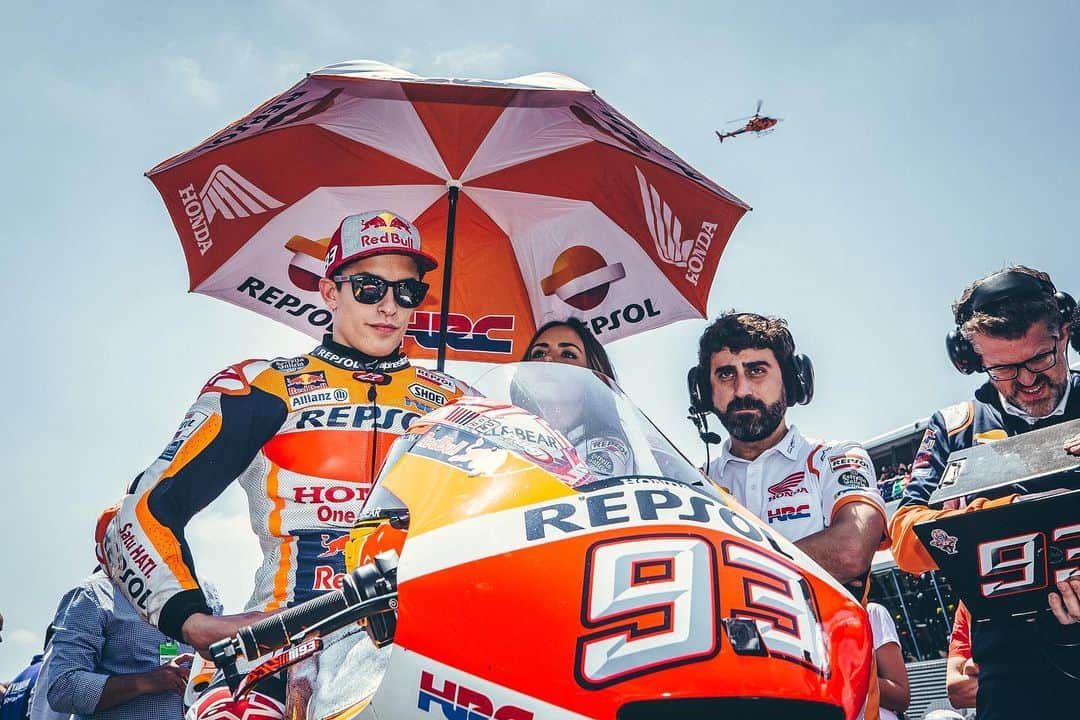 レプソル・ホンダのインスタグラム：「This time next week. IT’S BACK 😍 ⠀⠀⠀⠀⠀⠀⠀⠀⠀ #MotoGPIsBack #MotoGP #MM93 #MarcMarquez93 #Racing #Repsol #Honda #Racing #RepsolHonda #HRC #RC213V #ThePowerOfDreams #Racing #Motorcycle #Team #OneHeart」