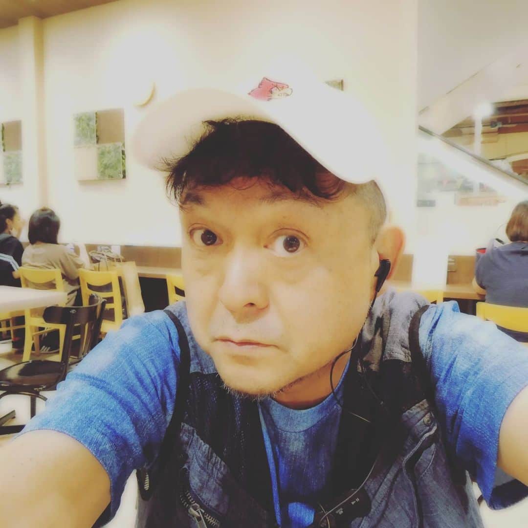 松本隆博のインスタグラム：「。 さ、帰って寝よ(*^^)v(˙◁˙) 今日も一日めちゃくちゃ頑張り ますた(˙◁˙)  ～人生遊歩道～」