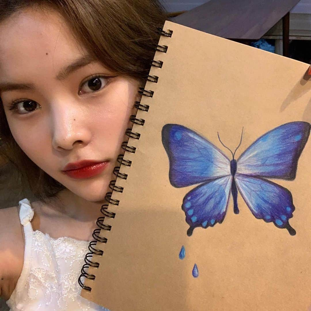 Weki Mekiさんのインスタグラム写真 - (Weki MekiInstagram)「Bye bye my blue 🦋 #🦄 #☔️#🌧」7月12日 20時59分 - weki_meki