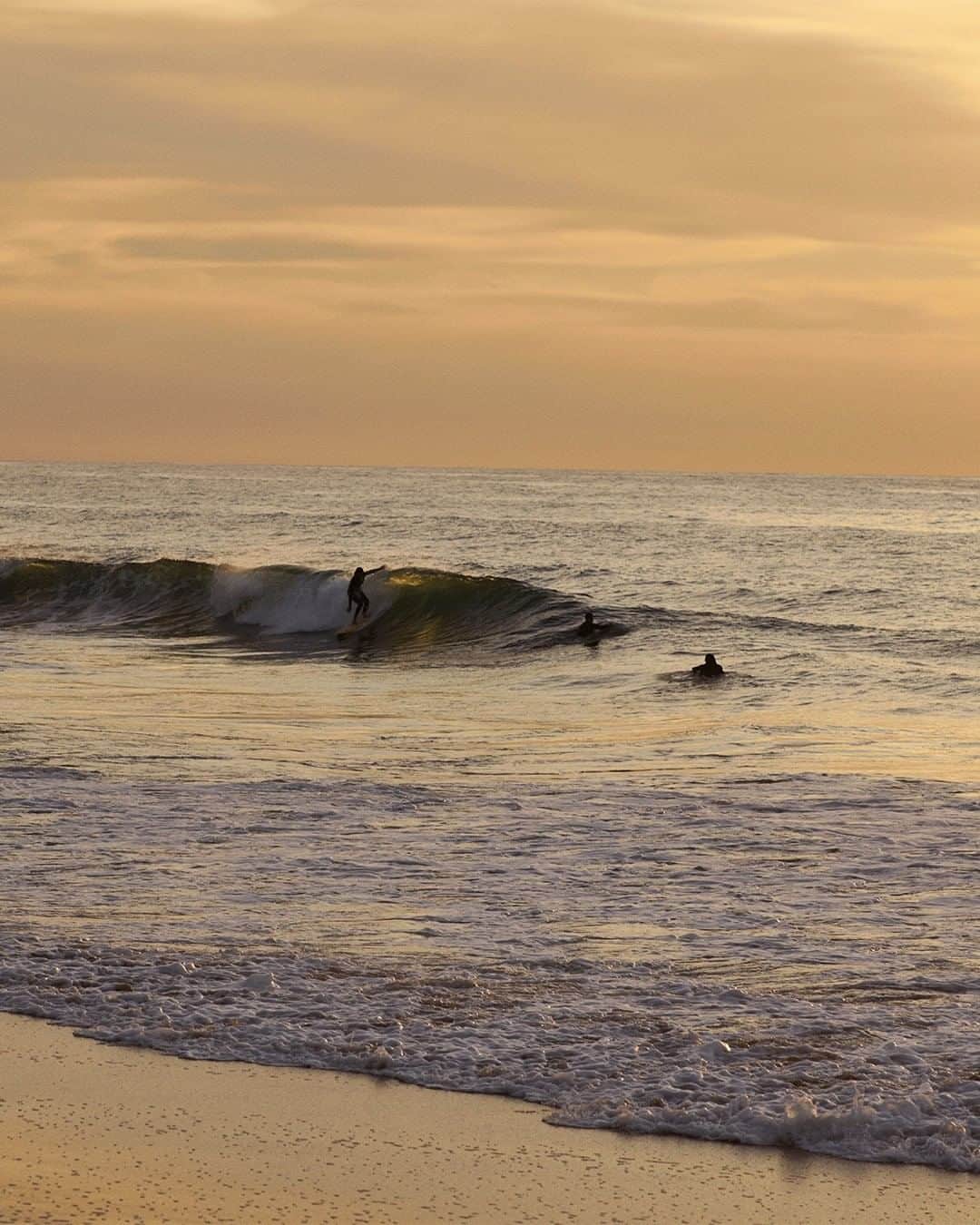 MR PORTERのインスタグラム：「If in doubt, paddle out 🤙🏿 #MRPORTERGoneSurfin」