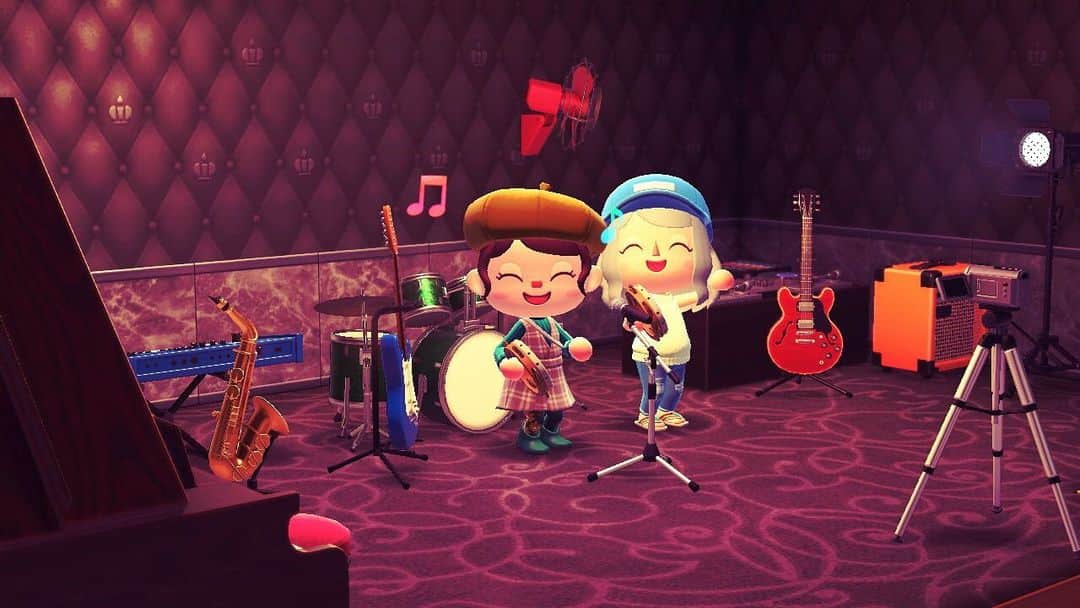 青木茉里奈のインスタグラム：「🎤🎧🥁🎷🎸 あつまれどうぶつの森🏝 @serenaaoki_official  の島にお出掛け🛫🌈 いい写真だと思う(≧∀≦)🙌🏻✨ww ・ ・ ・ #switch #あつまれどうぶつの森 #画質綺麗 #✨」