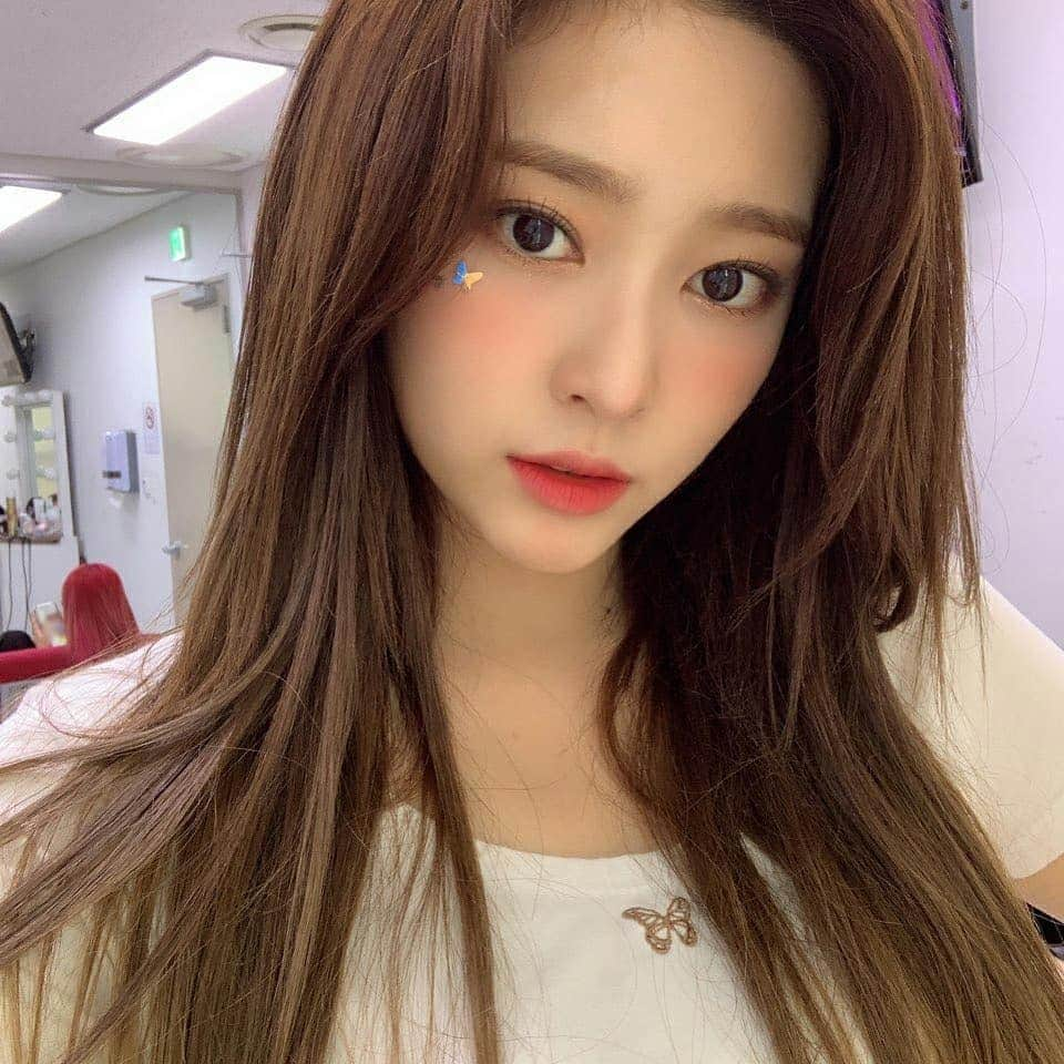 IZ*ONEさんのインスタグラム写真 - (IZ*ONEInstagram)「🦋🦋!! ⠀ #민주 #ミンジュ #IZONE #아이즈원 #アイズワン」7月12日 21時02分 - official_izone