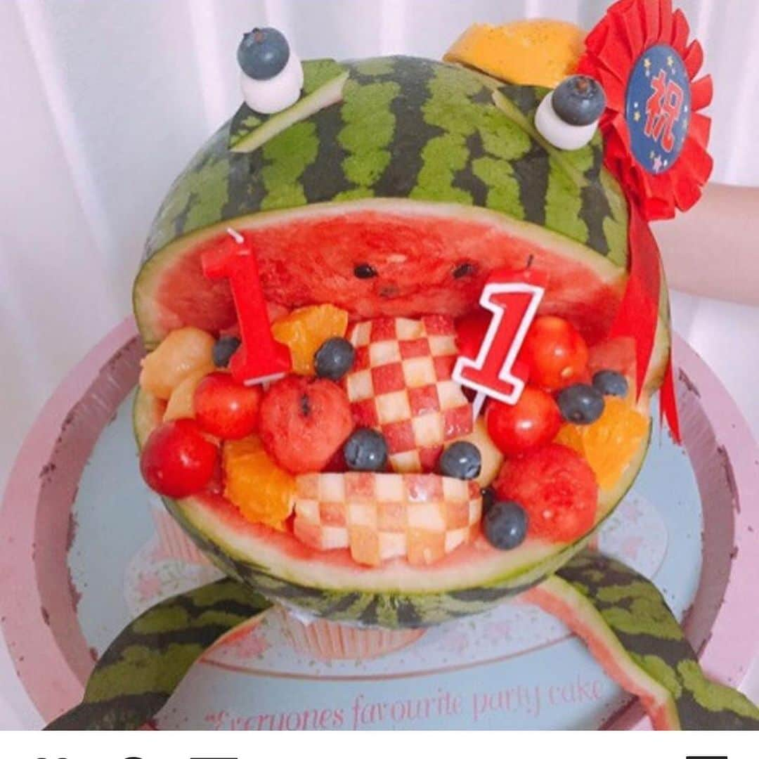 新山千春さんのインスタグラム写真 - (新山千春Instagram)「手作りスイカ🍉artの 歴史(*˘︶˘*).｡.:*  毎年恒例になったよ！！  #新山千春 #手作り #🍉  #フルーツ 娘の #大好物 #千春定食🌹」7月12日 21時06分 - chiharuuu_0114