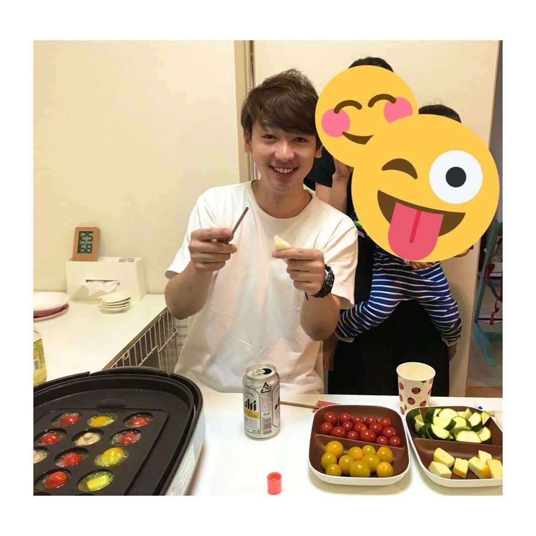 藤本聖のインスタグラム：「36歳になりました. . 夜、家に帰ったらこの光景. . サプライズ過ぎて逆にスラムダンクの流川くらいクールなリアクションになってしまった. . ありがとう家族＆相方. . そしてABCお笑いグランプリ優勝のコウテイおめでとう㊗️. . 8月2日開催のジュリテイがますます楽しみじゃん. . . . 8月3日（月） 「ジュリテイ」 出演者/ｼﾞｭﾘｴｯﾀ、ｺｳﾃｲ 会場/よしもと漫才劇場 ※全席指定 ★チケット発売日（チケットよしもと） 先行発売：7/11（土）11:00～ 一般発売：7/17（金）10:00～ 料金 前売¥1,200当日¥1,500 有料配信¥1,200」