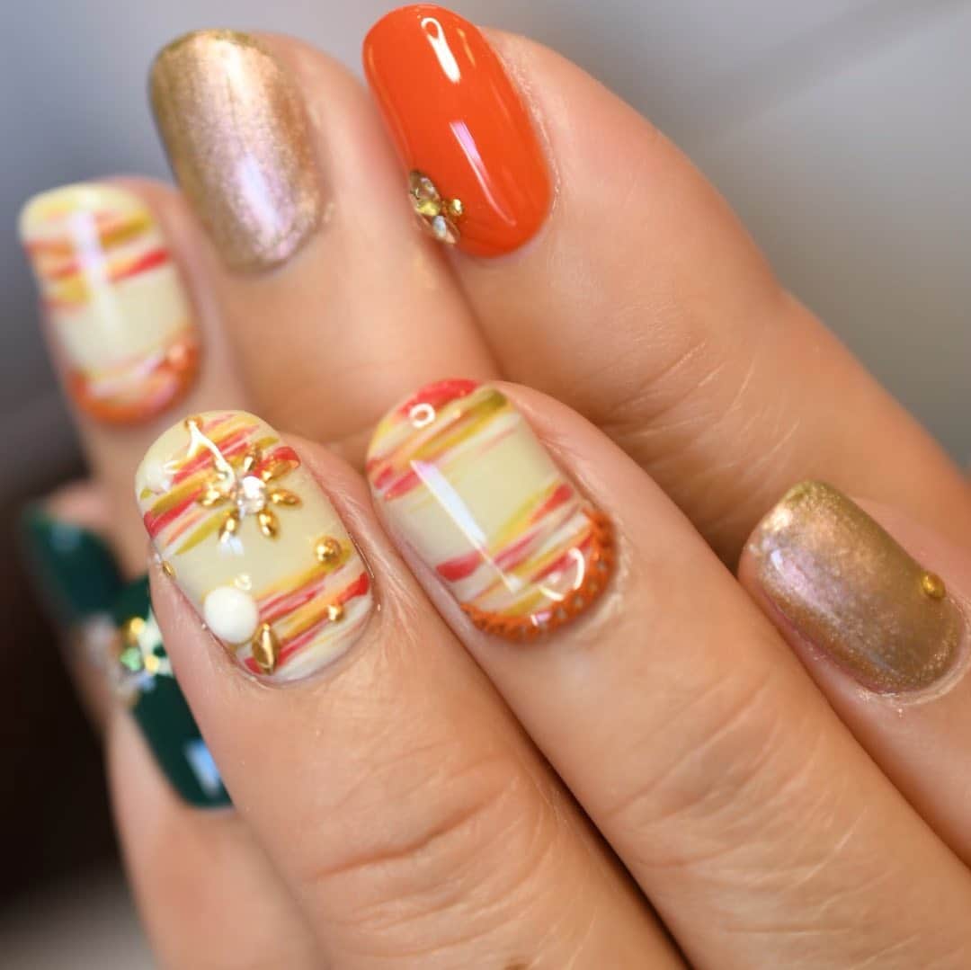 Yuka Maeda ::manicurelistのインスタグラム：「Salon data▼ ＝＝＝＝＝＝＝＝＝＝＝＝＝＝＝＝＝＝＝＝ . CADENAS -nail eyelash salon- ●Nail artist  @yuka.maeda  @yuki_cadenas ●eyelash　@cadenaseyelash  ゲストに愛と感動を…♡ . 【 LINE ＠cadenas 】 ご予約/お問い合わせはLINEよりお気軽に🤲 ▶︎▶︎#cadenasnail デザインアップしてます♡  price…★⭐︎Instagram特別キャンペーン中⭐︎★ . 「インスタ見たよ👀」と LINEからご予約で特別プライス7500円！！ . ※ご新規様限定 ※キャラクターや特殊なエレメント等のみ 別途料金いただく場合ございます🙇🏻‍♀️ . . price…初回8000円（オフ込み） access…大阪市北区堂山町16-1  中崎町駅  徒歩2分/梅田駅  徒歩6分 . tel… 06-4792-8617 ＝＝＝＝＝＝＝＝＝＝＝＝＝＝＝＝＝＝＝＝ . . . .  #中崎町ネイルサロン #梅田ネイルサロン #大阪ネイルサロン #関西ネイルサロン #インスタネイル #instanails #instanail #トレンドネイル #ネイルサンプル #クリアネイルデザイン  #ネイルブック #ブルーネイル #ネイルチェンジ #今月のネイル #にゅーねいる #夏ネイル #ミラーネイル  #ネイル大好き #カジュアルネイル #ネイル部 #女子力向上委員会 #女子力 #女子力ネイル #アートネイル #チェーンネイル #オレンジネイル #ナノソル #ナノソルcc  #ナノソル販売してます」