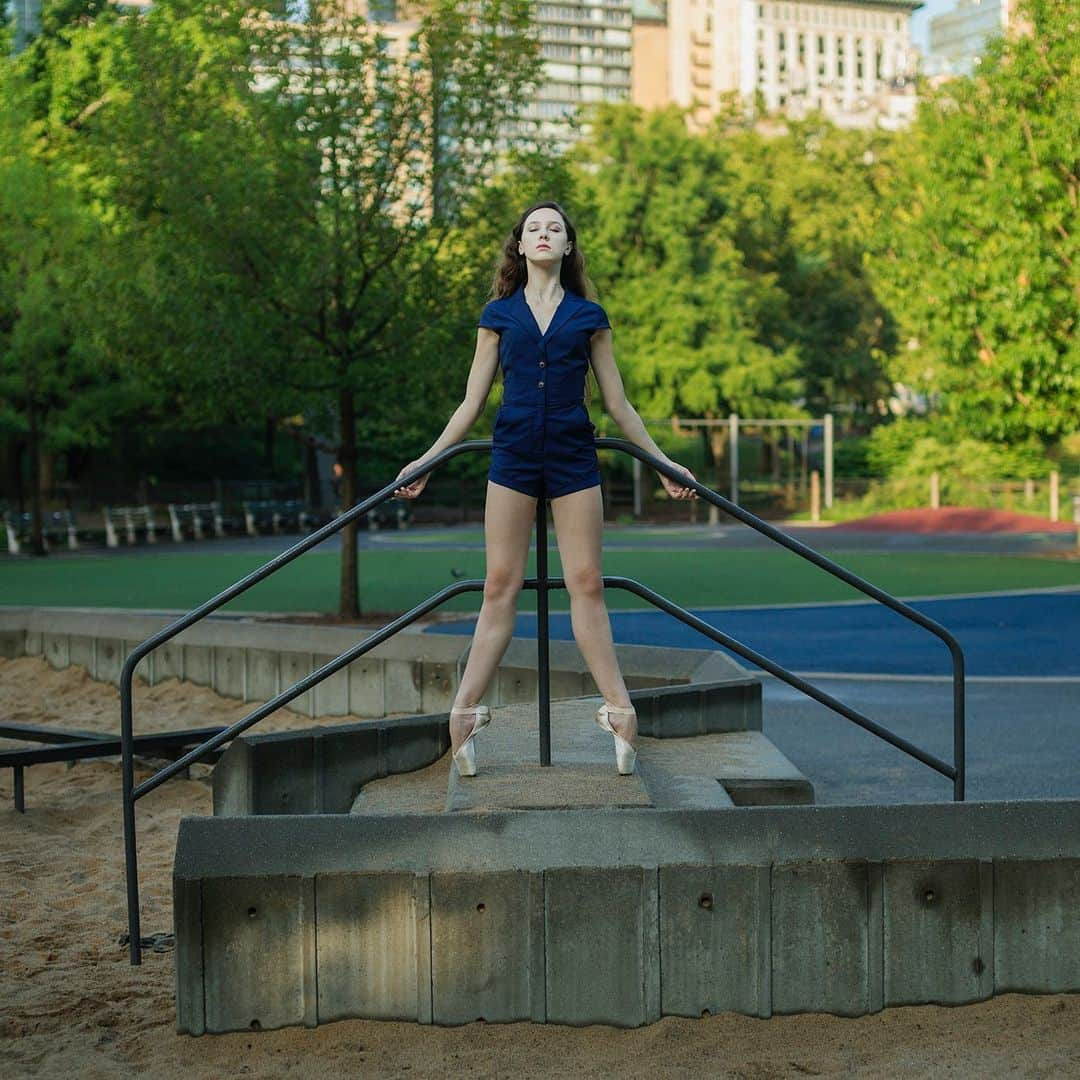 ballerina projectさんのインスタグラム写真 - (ballerina projectInstagram)「𝗛𝗮𝗻𝗻𝗮 𝗕𝗮𝘀𝘀 in Central Park. #ballarina - @hannawithacamera #centralpark #newyorkcity #ballerinaproject #ballerinaproject_ #ballet #dance #pointe #pointeshoes #hannabass   𝗕𝗮𝗹𝗹𝗲𝗿𝗶𝗻𝗮 𝗣𝗿𝗼𝗷𝗲𝗰𝘁 𝗯𝗼𝗼𝗸 is now in stock. Go to @ballerinaprojectbook for link.」7月12日 21時31分 - ballerinaproject_