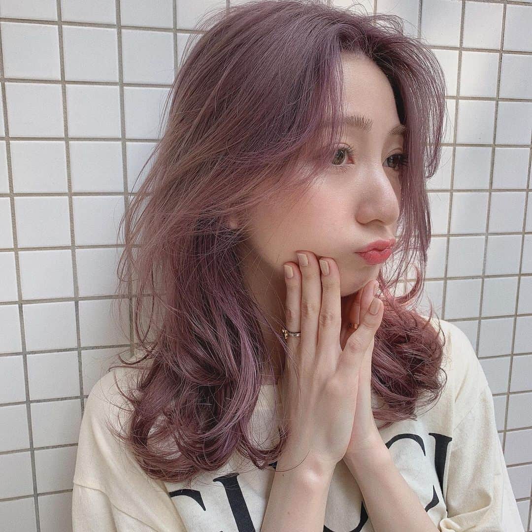 松尾 瞳のインスタグラム：「🦋💜💋 . これよく聞かれるんだけど、 使ってるムラシャンはN.です✌🏻」