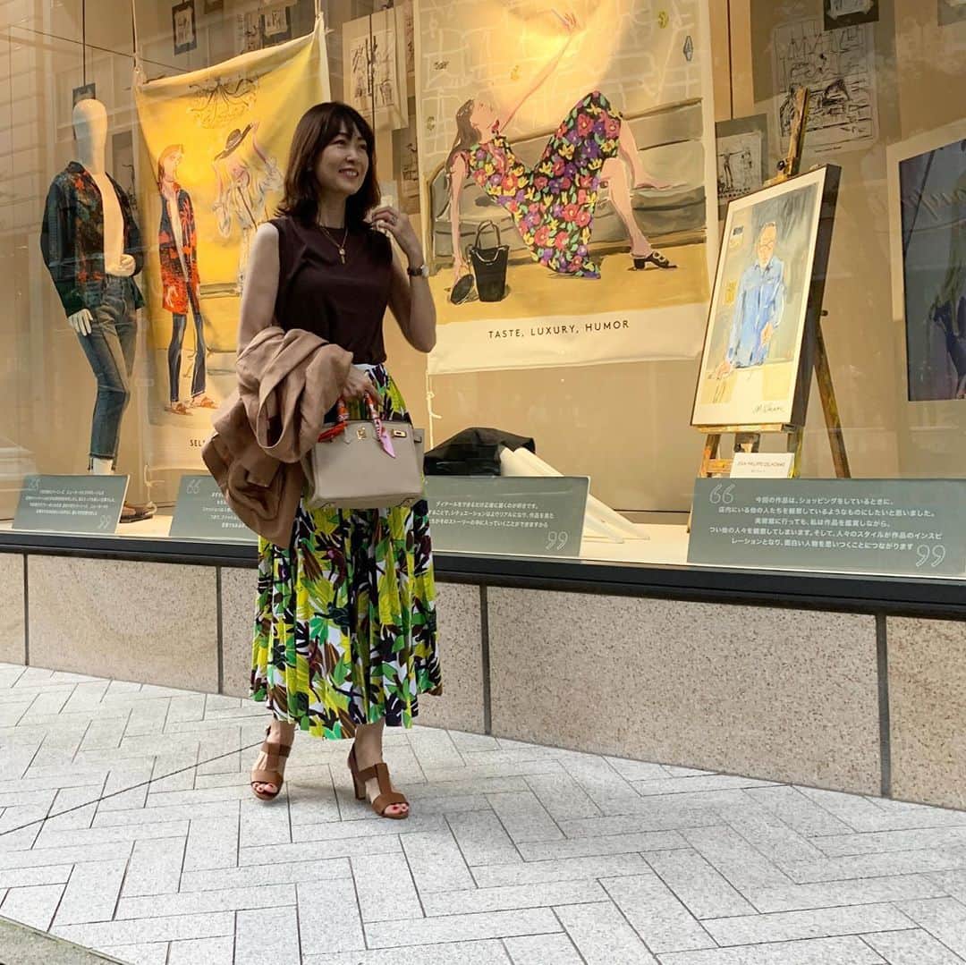 草間淑江さんのインスタグラム写真 - (草間淑江Instagram)「・ ・ 今日は久しぶりに晴れましたね。 ・ ・ #草間淑江#休日スタイル#ファッション#50代ファッション #スカート好き」7月12日 21時35分 - yoshie_kusama