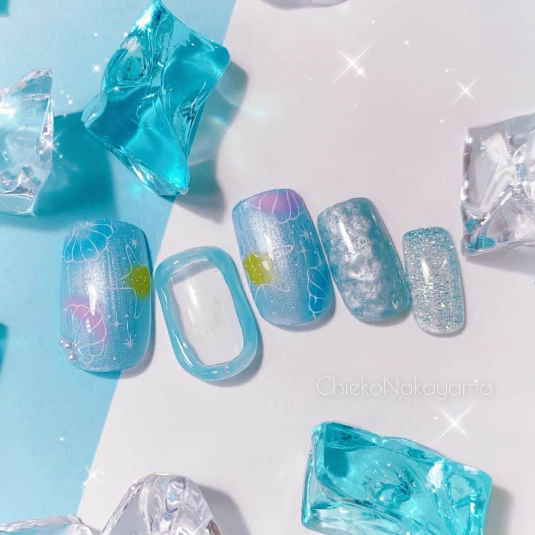 なかやまちえこのインスタグラム：「Sea nails🏝⠀ ⠀ きまぐれキャット Fuwa-t、ジュエル、さざなみ 使用です✨⠀ （使用商材は後ほど追記します。）⠀ #nail #nails #nailart #ネイル #美甲 #ネイルアート  #japanesenailart #manucure #japanesenails #manicurist #gelnails #أظافر #네일아트 #미용 #vẽmóng #ngườiđẹp  #เพ้นท์เล็บ #искусствоногтя #artedeuñas #เพ้นท์เล็บเจล #ジェルネイルデザイン #ネイルデザイン #senikuku #nagelkunst #サマーネイル #summernails #夏ネイル #海ネイル #seanails @kimagure_cat_whim」
