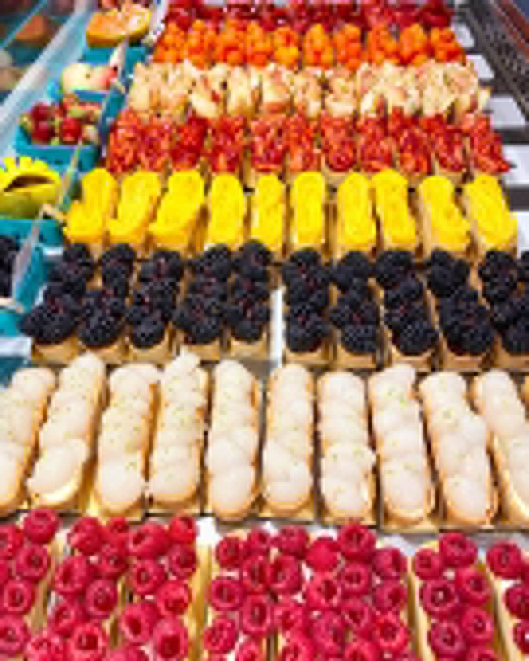 DOMINIQUE ANSEL BAKERYさんのインスタグラム写真 - (DOMINIQUE ANSEL BAKERYInstagram)「Happy Sunday! Our final day of Summer Marché in Soho today, and our beautiful fruit tarts are all lined up and ready to go. See you all here on Spring Street soon. 🍑🍓🍍🍊🥭」7月12日 21時49分 - dominiqueansel