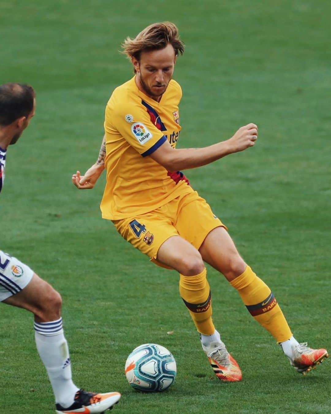 イヴァン・ラキティッチのインスタグラム：「Seguimos! ⚽️👌🏼#ivanrakitic #fcbarcelona」