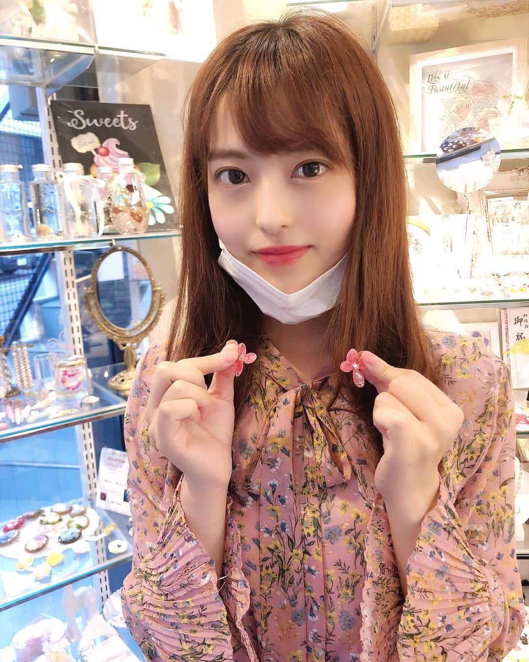 桜もこさんのインスタグラム写真 - (桜もこInstagram)「ハンドメイド🌸  #ピアス　#ピンク　#お花　#ハンドメイド　#花柄　#麻布　#アクセサリー　#japanesegirl #japanesemodel #instagram」7月12日 21時57分 - mokochan319