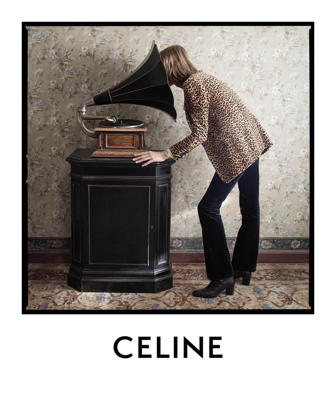Celineさんのインスタグラム写真 - (CelineInstagram)「CELINE HOMME WINTER 20 CELINE LEOPARD JACKET AND CELINE FLARE PANTS  COLLECTION AVAILABLE IN STORE AND AT CELINE.COM AUGUST 28 2020  DYLAN PHOTOGRAPHED BY HEDI SLIMANE IN SAINT TROPEZ IN JUNE 2020  #CELINEHOMME #CELINEBYHEDISLIMANE」7月12日 22時02分 - celine