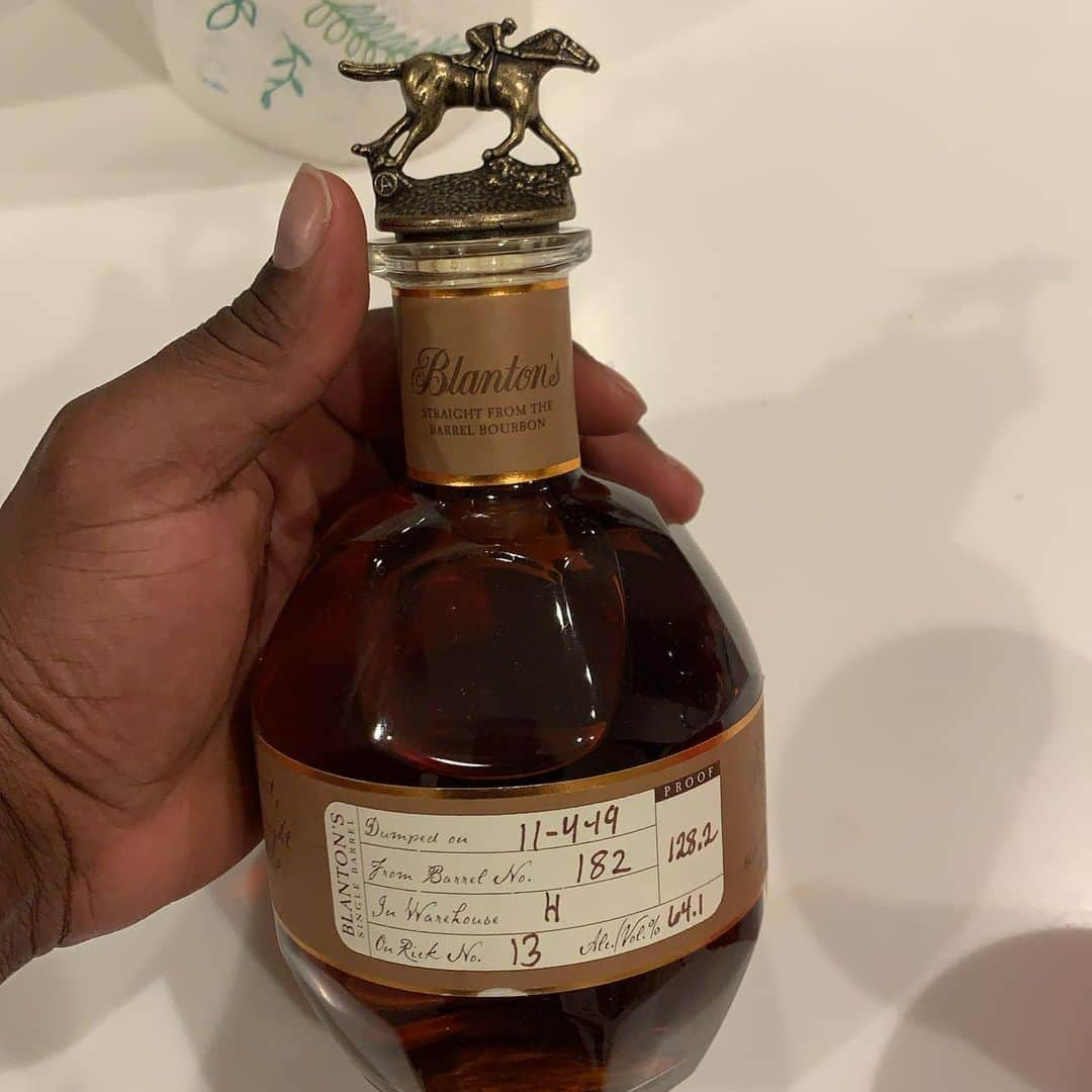 アダム・ジョーンズさんのインスタグラム写真 - (アダム・ジョーンズInstagram)「Big series win today. Boys continue to fight. Now a night cap with a nice bourbon @blantons_bourbon!! The letter is A!! @brandonlaird_5  今日、大きなシリーズが勝ちました。 少年たちは戦い続けています。 今、素敵なバーボン@blantons_bourbonのナイトキャップ!! 手紙はAです!!」7月12日 22時03分 - simplyaj10