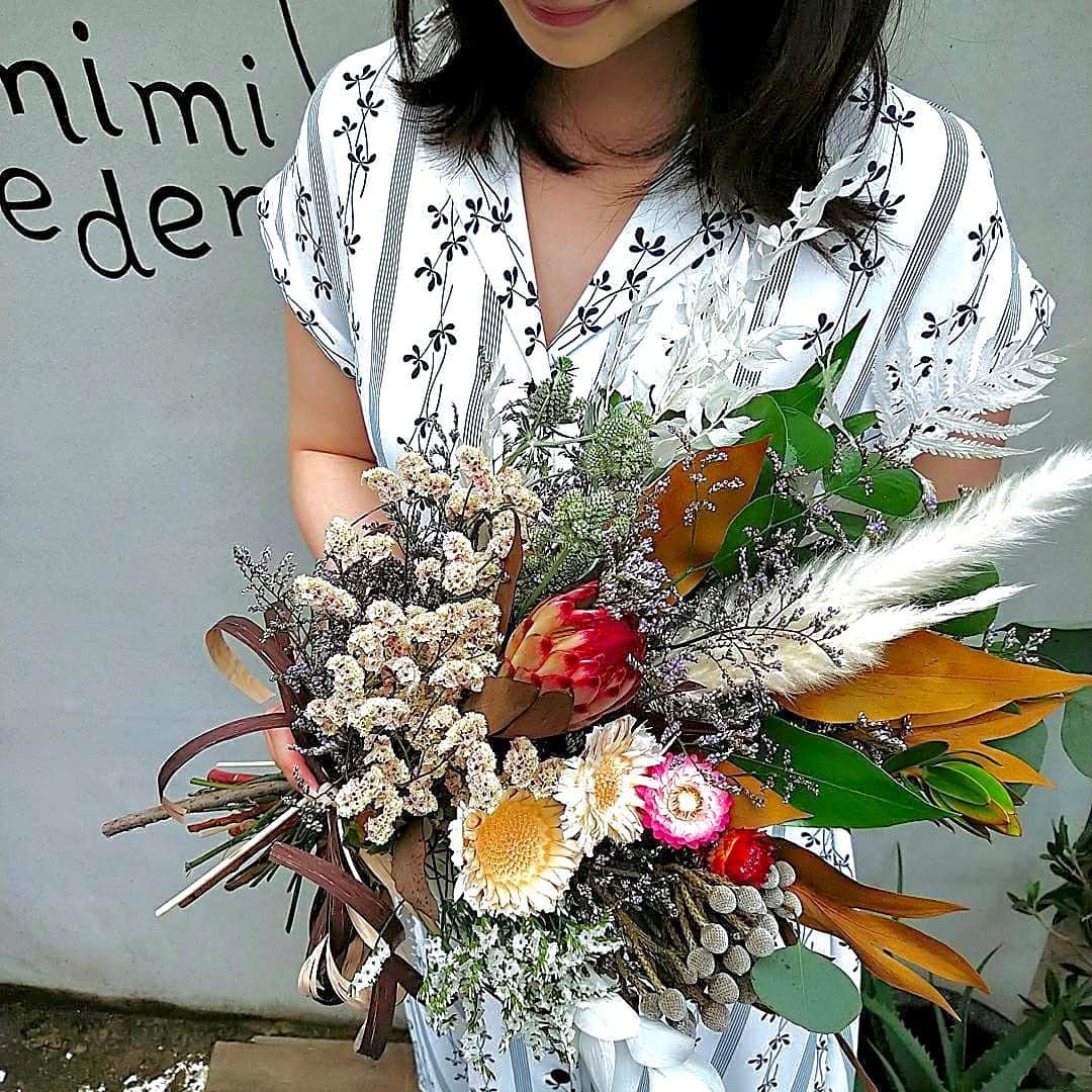 青木栄美子のインスタグラム：「。 スワッグ💐  素敵(=´∀｀)  onepiece:IENA DEVEAUX*sese   #mimieden  #ドライフラワー #iena  #今日のコーデ」
