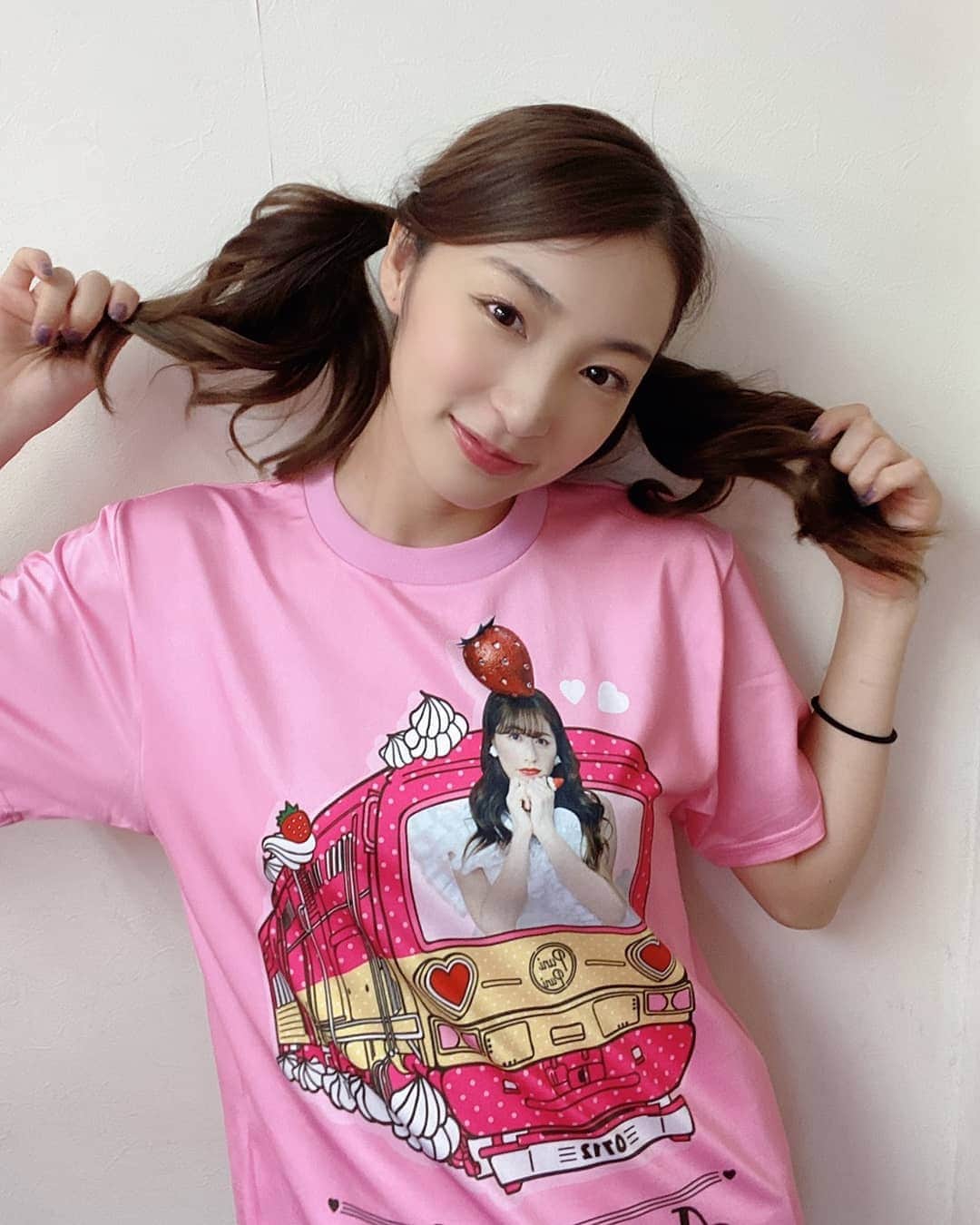 山本花織のインスタグラム：「． ツインテール🍒． 今年もあーりんさんと一緒に踊れて嬉しかったなぁ🥰 ． 視聴者の皆さんも見てくれてありがとうございました👀」